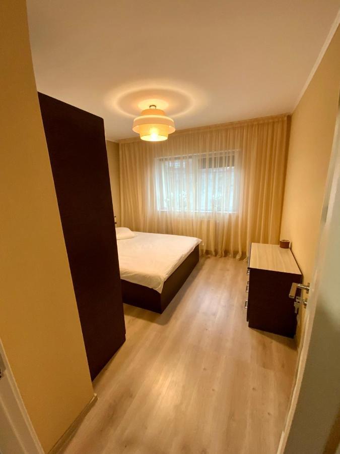 Apartament Bella Тиргу-Окна Екстер'єр фото