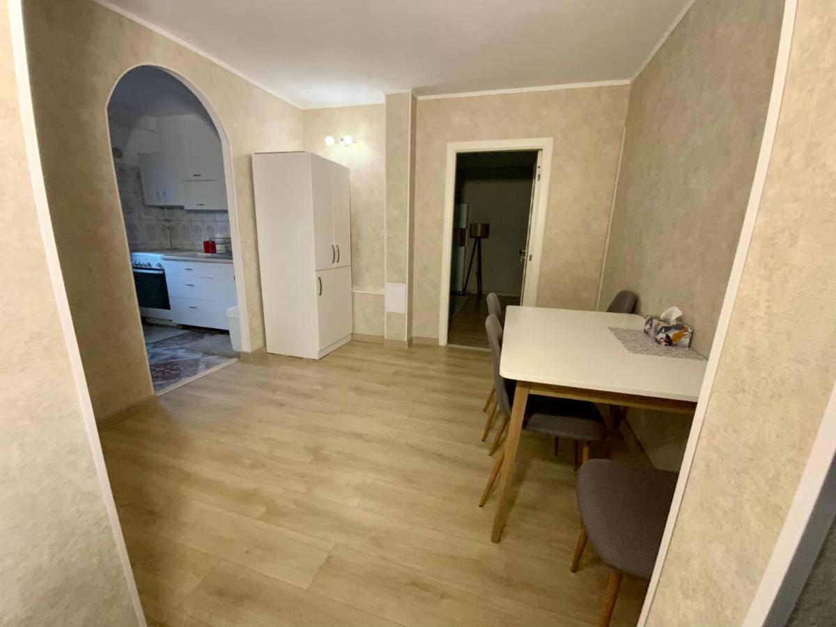 Apartament Bella Тиргу-Окна Екстер'єр фото